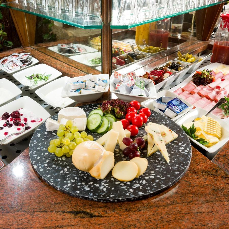 Spundloch- Das Hotel & Weinrestaurant Файтсхёххайм Экстерьер фото